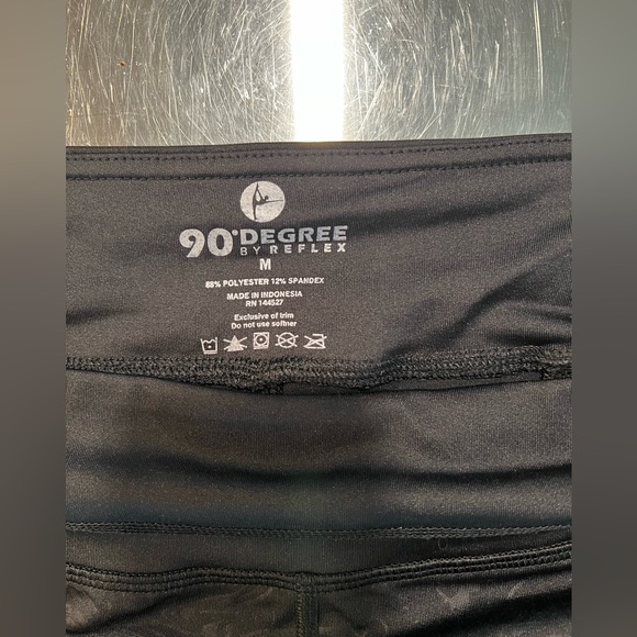 90 degree by Reflex long legging, Med, black. Emboss pattern. - Picture 4 of 4